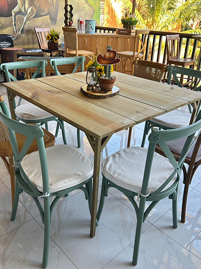 Table and chairs at the restaurant at Rancho DM Horse Club